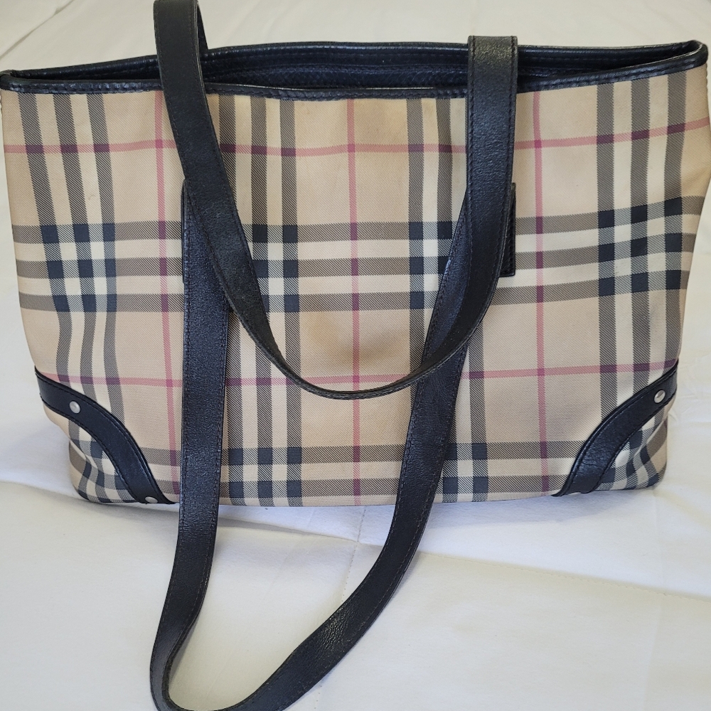 BURBERRY Medium Tote Bag